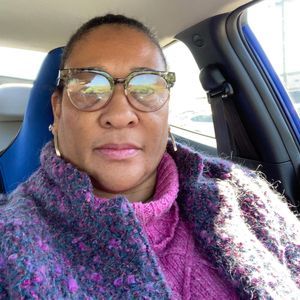 Meet your Posher, Delois